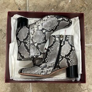 Stunning never worn snakeskin Bally ankle boots size 40
